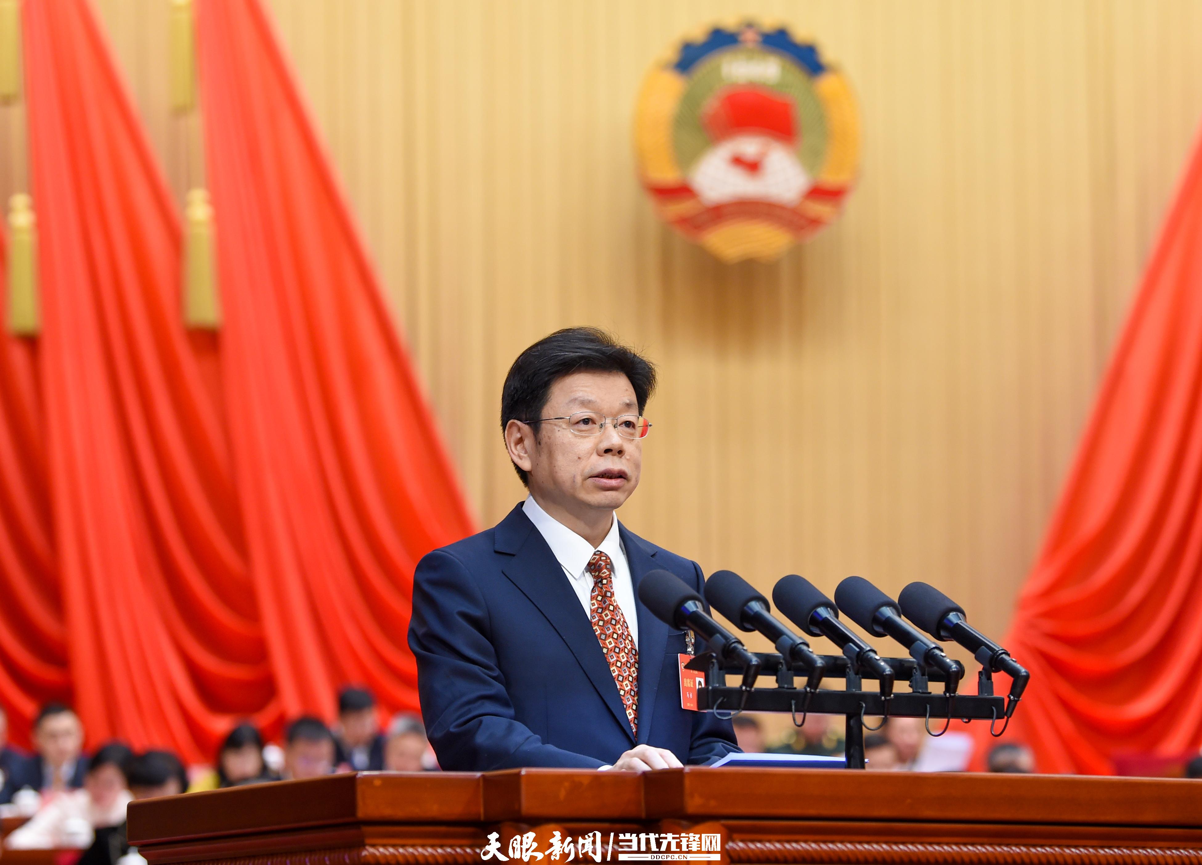 馬杉委員發(fā)言。 貴州日報天眼新聞記者 班浪 攝 (1).JPG